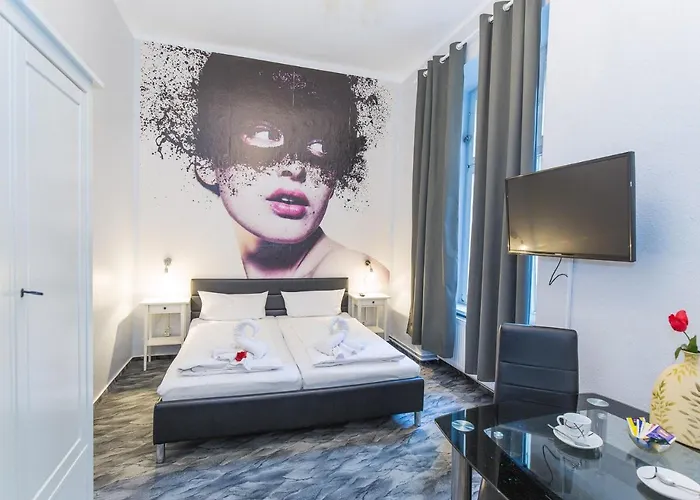 玛丽普伦茨劳贝格膳食公寓 3*